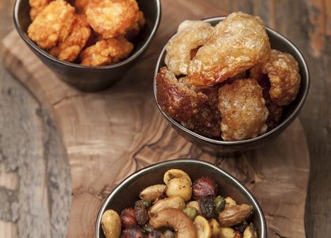 Pork scratchings recipe Bar Snacks Pub, Pub Snacks, Pub Snack, Bar Bites, Pub Ideas, Honey Pork, British Recipes, British Beer, Apple Pork