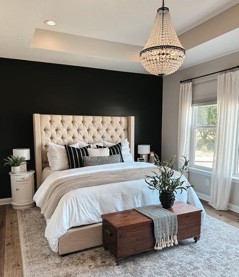 Black And Cream Room Ideas, Main Bedroom Aesthetic, Cream And Black Bedroom Ideas, Modern Bedroom Ideas Contemporary, Black Neutral Bedroom, Black Feature Wall Bedroom, Black And Green Bedroom Ideas, Moody Master Bedrooms Decor, Beige And Black Bedroom Ideas