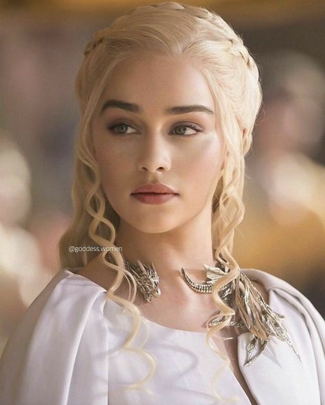 Emilie Clarke, Emilia Clarke Daenerys Targaryen, Mattheo Riddle, Lena Headey, Targaryen Aesthetic, Gra O Tron, Celebrity Wallpapers, Mother Of Dragons, Celebrity Portraits