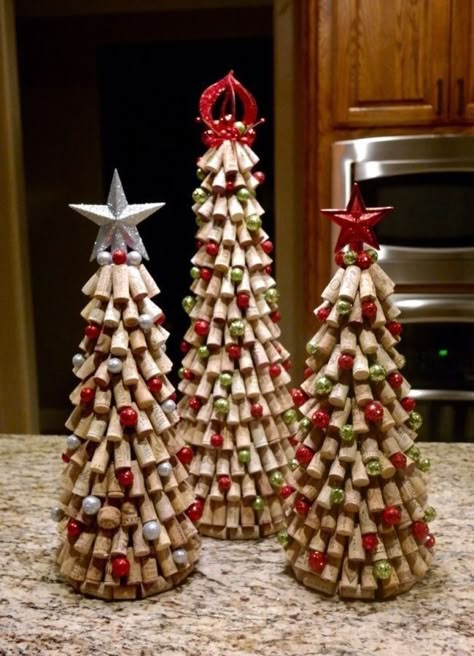 18 Creative Wine Cork Crafts You Can DIY Wine Cork Christmas Trees, Wine Cork Ideas, Cork Christmas Tree, Wine Cork Christmas, Wine Cork Crafts Christmas, Wine Cork Christmas Tree, Cork Christmas, Cork Crafts Christmas, Cork Christmas Trees