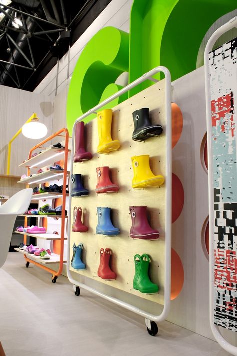 Crocs Exhibition Stand by Mynt Design, UK » Retail Design Blog Baby Store Display, Craft Booth Design, Shoe Stand, Store Shelves Design, Sport Shop, Retail Inspiration, Pos Display, Popular Instagram, Stall Designs