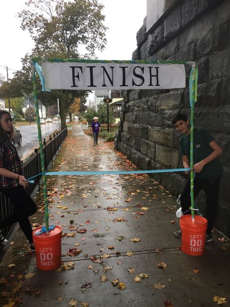 School Fun Run Decorations, Cross Country Parade Float Ideas, Race Finish Line Ideas, Fun Run Finish Line Ideas, Running Party Ideas, Running Birthday Party, Marathon Party Theme, Running Party Theme, Running Themed Party