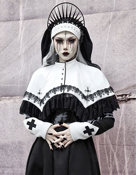 Lace Cloak, Gothic Cape, Winter Gothic, Nun Outfit, Nun Costume, Gothic Angel, New Halloween Costumes, White Goth, White Cape