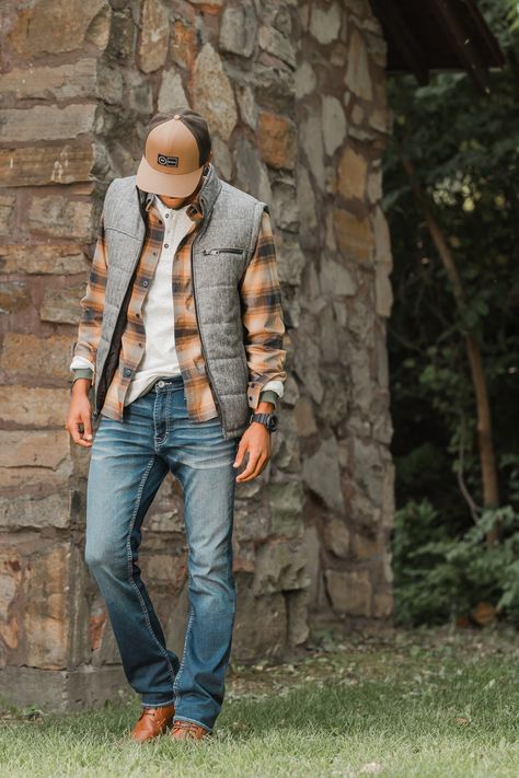 Country Chic Mens Outfit, Flannel Outfits Men Country, Country Casual Outfits Men, Men Western Outfits Mens Fashion, Mens Jeans And Boots Outfits, Urban Country Outfits Men, Dressy Country Outfits For Men, Modern Country Mens Style, Mens Outfits Rugged