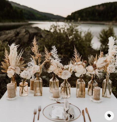 Wedding Bouquet Pampas, Round Table Centerpieces Wedding, Pampas Grass Wedding Bouquet, Grass Wedding Bouquet, Pampas Decor, Reception Theme, Boho Centerpiece, Boho Wedding Centerpieces, Pampas Grass Wedding