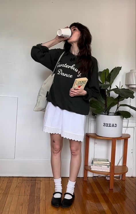 @bigbooklady Bigbooklady Outfit, Uni Fashion, Eclectic Chic, Chic Outfit, Street Style Chic, Spring Summer Outfits, Autumn Winter Fashion, Pretty Outfits, Fashion Inspo Outfits