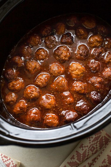 Slow Cooker Sweet and Spicy Pepper Jelly Meatballs Red Pepper Jelly Meatballs, Spicy Jelly Recipes, Pepper Jelly Meatballs Crock Pot, Hot Pepper Jelly Meatballs, Cranberry Jalapeno Meatballs Costco, Recipes Using Pepper Jelly, Sweet And Spicy Meatballs Crockpot, Bourbon Meatballs Crockpot, Jam Meatballs