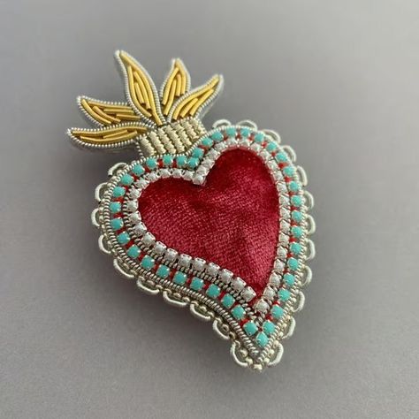 Sacred Heart Art, Art Perle, Beaded Heart, Velvet Heart, Bead Embroidery Jewelry, Embroidered Heart, Heart Brooch, Dress Coat, Embroidery Jewelry