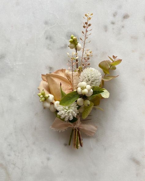 Fall Boutonnieres, Button Holes Wedding, Flower Inspiration, Groom Boutonniere, Boutonniere Wedding, Ceremony Flowers, Flower Arranging, Tiny Flowers, Another Day