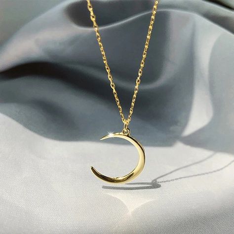 Elevate your style with our stunning new pendant necklace designed for the modern woman who appreciates a perfect fusion of personality and fashion. T Romantic Cartoon, Moon Necklace Gold, Crescent Moon Necklace Gold, Fashion Romantic, Cross Choker, Gold Moon Necklace, Gift For Valentine, Cartoon Fashion, Trendy Necklace