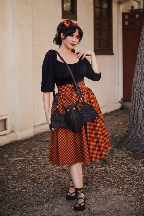 Halloween Fashion Outfits, October Outfits, Halloween Tattoo, Fall Outfits For Women, Gingham Skirt, Look Retro, Alt Fashion, Halloween Fashion, Look Vintage