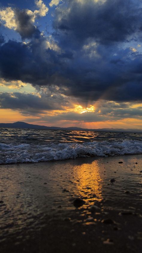 Cloudy Ocean Aesthetic, Beach Cloudy Day, Cloudy Weather Aesthetic, Peace Photos, Cold Sunset, Weather Cloudy, Rainy Beach, Rainy Sunset, Cloudy Sunrise