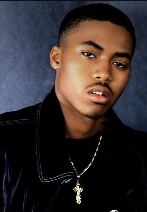 Nasir Jones 90s, Nas Rapper 90s, Nas 90s, Pfp 90s, Hiphop Aesthetic, Nasir Jones, Black And White Pfp, Aesthetic Hip Hop, 90s Black Men