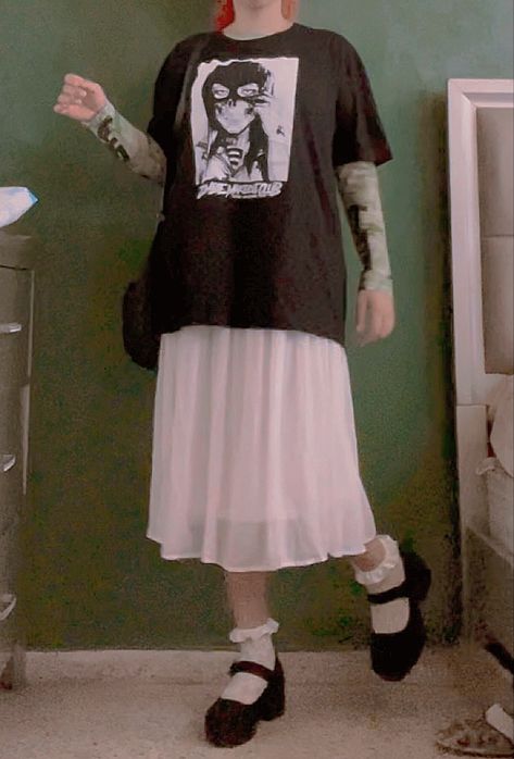 Oversized Tshirt With Skirt, Jumper Skirt Outfit, Big Tshirt Outfit, Baggy Tshirt Outfit, Fairy Core Outfits, Baggy Tshirt, Baggy Shirt, Long Tutu, Baggy T-shirt