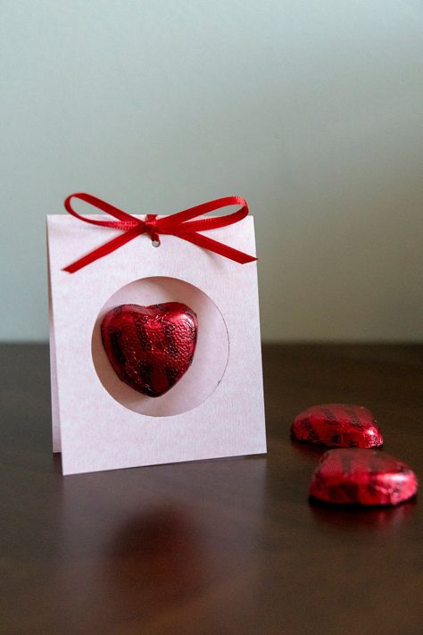 Valentine Favors For Women, Diy Valentine's Gifts For Friends, Diy Valentine Card, Chocolate San Valentin, Valentines Ideas For Him, Free Printable Valentines Cards, Chocolate Valentine, Valentines Day Cards Diy, Valentine's Day Chocolate