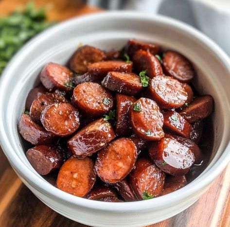 Candied Kielbasa, Slow Cooker Party Food, Eat Appetizers, Kilbasa Sausage Recipes, Kielbasa Appetizer, Sausage Crockpot Recipes, Sausage Slow Cooker, Slow Cooker Candy, Slow Cooker Kielbasa