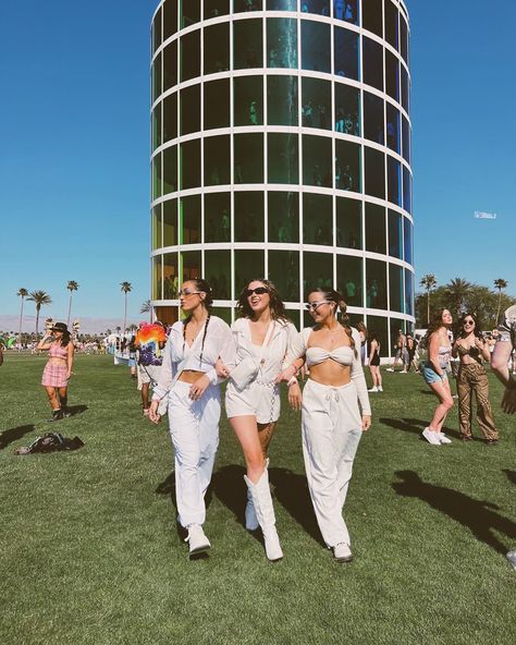 Coachella White Outfit, Matching Festival Outfits, White Festival Outfit, White Rave Outfits, Outfit Edc, Rave Outfits Women, Festival Outfit Inspo, Coachella Fits, Party Fits