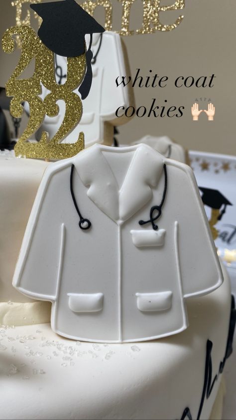 Pt Graduation Party Ideas, Medical School Acceptance Party, Dr Graduation Party Ideas, Md Graduation Party, White Coat Ceremony Party Ideas, Pa Graduation Party, Physician Assistant Graduation Party, Doctor Party Ideas, Bsn Photoshoot