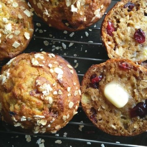 Banana Cranberry Muffins, Cranberry Oatmeal Muffins, Oat Muffins Healthy, Cranberry Recipes Muffins, Oatmeal Muffins Healthy, Healthy Banana Muffins, Banana Oat Muffins, Cranberry Muffins, Banana Muffin Recipe