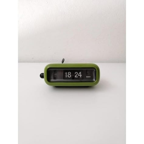 Bosch UDW2 flip clock - Green Alarm clock - 1970s Germany Clock’s working alarm’s not Length: 20 cm/ 9" Height: 9,5 cm/ 3.75"  This piece has an attribution mark,   I am sure that it is completely authentic and  take full responsibility for any authenticity   issues arising from misattribution Aesthetic Alarm Clock, Cute Desk Clock, Alarm Clock Aesthetic, Fun Alarm Clock, Mid Century Modern Alarm Clock, Retro Flip Clock, Yellow Alarm Clock, Retro Alarm Clock, Analog Alarm Clock