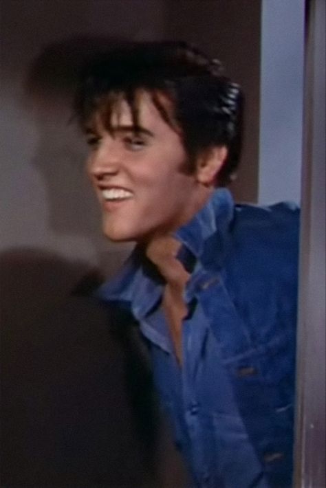 Dale Midkiff As Elvis, Elvis Hot Pics, Elvis Presley Funny Pictures, Elvis Presley Photoshoot, Elvis Presley Funny, Elvis Collage, Elvis Presley Hair, Elvis Aesthetic, Elvis Photos