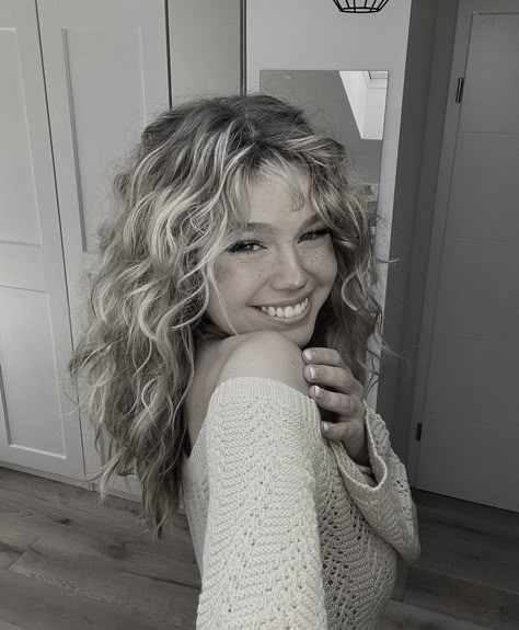 Dirty Blonde Hair With Highlights, Naturally Wavy Hair Cuts, Blonde Highlights Curly Hair, Dyed Curly Hair, Natural Curly Hair Cuts, Highlights Curly Hair, Boys Of Tommen, Blonde Wavy Hair, Blonde Curly Hair