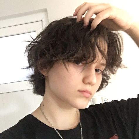 Layered Short Hair Masculine, Short Unisex Hairstyles, Short Hair Androgynous, Ftm Haircuts Straight Hair, Short Androgynous Haircut, Unisex Hairstyles, Genderfluid Haircut, Unisex Haircuts, Ftm Haircuts