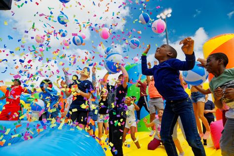 World's Largest Bounce House Coming to Indianapolis in May - Indy's Child Magazine Big Bounce House, Big Bounce, Cool Playgrounds, Fruit World, House Poster, Chicago Suburbs, Sports Arena, Magazines For Kids, Lost In Space