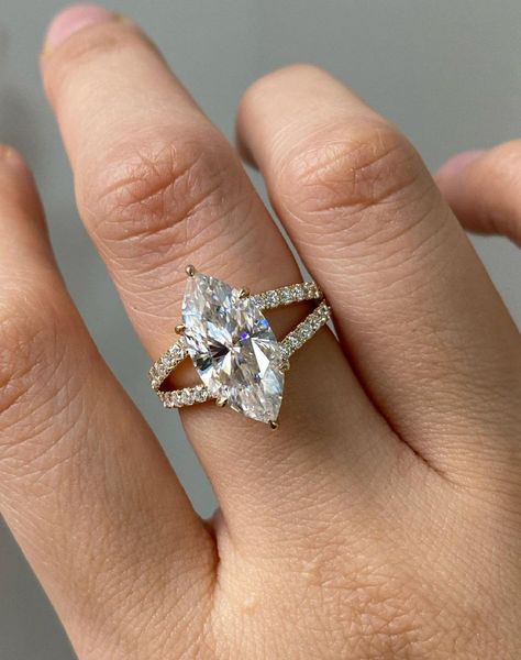 Marquise Engagement Ring Halo, Vintage Cluster Ring, Wedding Rings Art, Art Deco Wedding Rings, Marquise Ring, Engagement Rings Marquise, Gold And Silver Rings, Set Ring, Hidden Halo