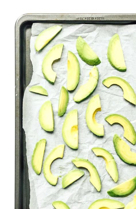 How To Freeze Avocados, Freezing Avocados How To, How To Freeze Avacodos, Freeze Avacodos, How To Freeze Avocado, Freezing Avocados, How To Store Avocado, Freezer Hacks, Freeze Avocado