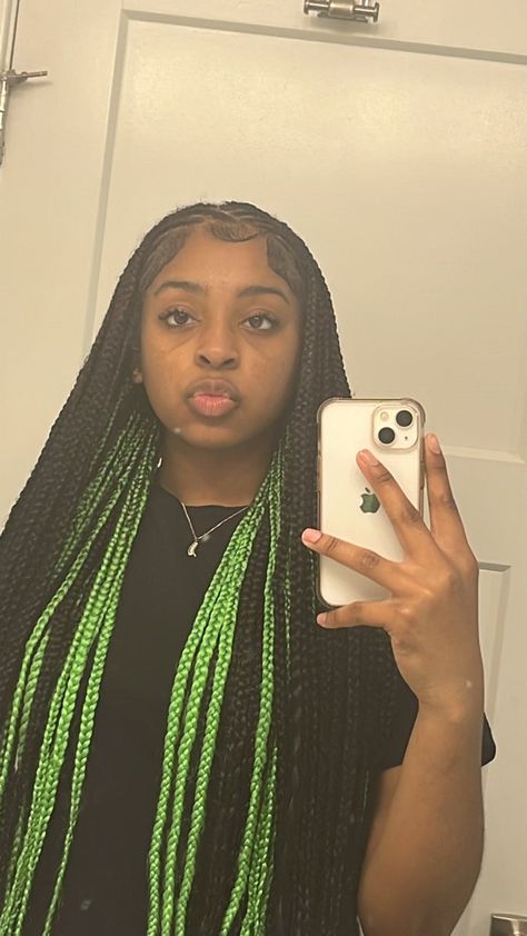 Green And Brown Box Braids, Braids Green And Black, Box Braids Green And Black, Box Braids Green, Dark Green Box Braids, Press On Nail Art, Nail Almond, Summer Braids, Colored Braids