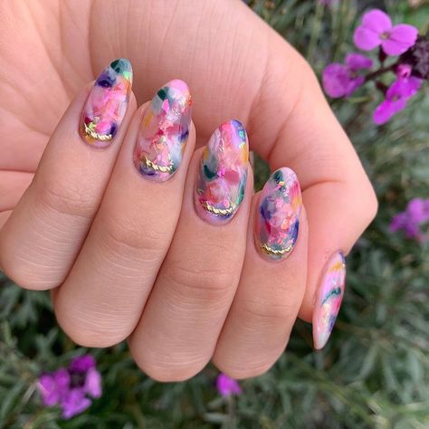 Nail It! Magazine on Instagram: “@isabelmaynails created 🌈 R A I N B O W 🐢 tortoise shell nails using @navyprotools prep products, @dixie_plates Gold Cuff Stickers and…” Colour Nail Art, Tortoise Shell Nails, Almond Nail Ideas, Shell Nails, Fruit Nail Designs, Almond Nail, Nail Art Wedding, Trendy Nail Art, Colorful Fruit