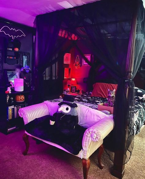 Tim Burton Bedroom, Pink Goth Bedroom, Goth Bedroom Aesthetic, Goth Bedroom, Gothic Bedroom, Apartment Needs, Aesthetic Goth, Dark Home Decor, Goth Home