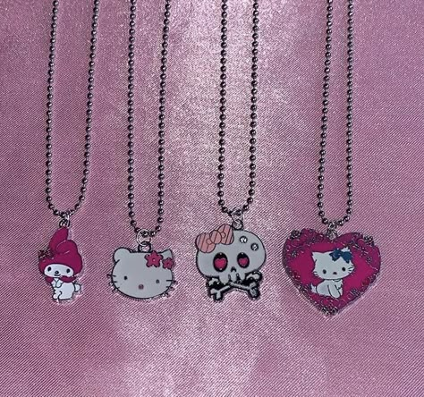 Hello kity Hello Kitty Necklace Diy, Y2k Necklaces, Skull Y2k, Pure Seduction, Hello Kitty Jewelry, Charmmy Kitty, Kitty Clothes, Hello Kitty Clothes, Scene Kids