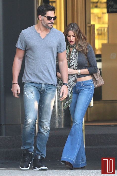 Arching Your Back, Sofia Vergara Hair, Anna Kaiser, Sofia Vergara Style, Hourglass Fashion, Blue Flare Jeans, Joe Manganiello, Newly Engaged Couple, Engaged Couple