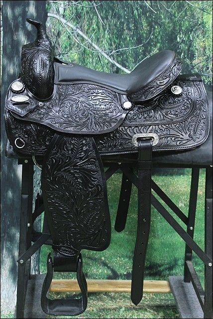 Black Horse Tack Western, Horse Gear Western, Black Western Saddle, Western Tack Sets, Endurance Saddles, Western Things, Mare Horse, Western Horse Saddles, Black Saddle