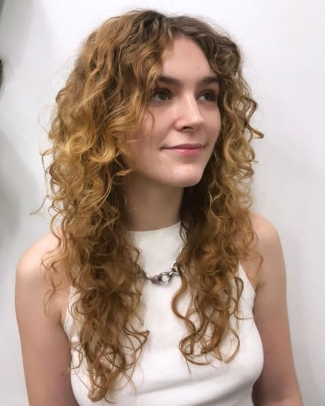 Long Curly Hair with Curtain Bangs Long Layered Curly Hair, Curly Shag Haircut, Quick Curly Hairstyles, Long Curly Haircuts, Curly Cuts, Curly Cut, Curly Haircut, Natural Curly Hair Cuts, Layered Curly Hair