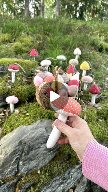 Ottiilia | sewing plushies on Instagram: "🍄 Let’s sew mushrooms! 🍄‍🟫 You can find the pattern to my mushrooms from the highlights of my stories! 🧡 This is how I sew them, but you can sew mushrooms in your own way, the main thing is that we sew them, lots of them! 🤗 Happy sewing! 💛 Ask if you want to know more!💗
Hugs, Johanna

#sewingfun #sew #sewingtutorial #sewingpattern #sewingtoys #fabrictoys #handsewing #handmadetoys #stuffedtoys" How To Sew A Mushroom, How To Make A Felt Mushroom, Cute Mushroom Crafts, Fabric Mushrooms Diy, Mushroom Sewing Pattern, Sewing Plushies, Mushroom Patterns, Mushroom Diy, Felt Mushroom