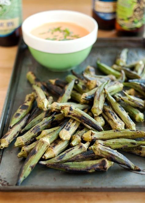 Grilled Okra Chipotle Dipping Sauce, Grilled Okra, How To Cook Okra, Steak Side Dishes, Okra Recipes, Baked Squash, Dipping Sauces Recipes, Barbecue Recipes, Grilled Vegetables