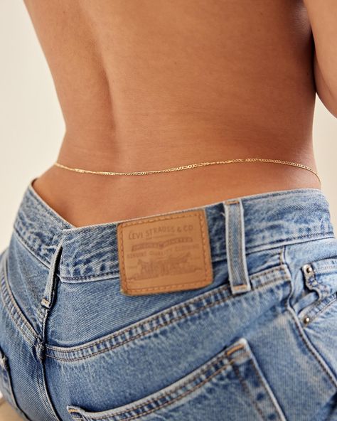 The daintiest of all ~ figaro belly chain 💌 Permanent Belly Chain, Belly Aesthetic, Waist Chain Indian, Chains Aesthetic, Waist Jewelry, Belly Jewelry, Profile Pictures Instagram, Belly Chain, August 12