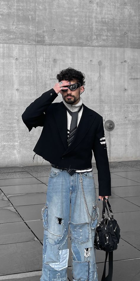 Cropped blazer and blue denim streetwear style. #streetstyle #fashion #aesthetic #cropped Men Cropped Blazer, Cropped Blazer Outfit Men, Y2k Outfits Street Styles Men, Kpop Outfit Men, Y2k Fashion Guys, Streetstyle Outfit Men, Y2k Outfits For Men, Cyberpunk Style Outfit, Sick Outfit