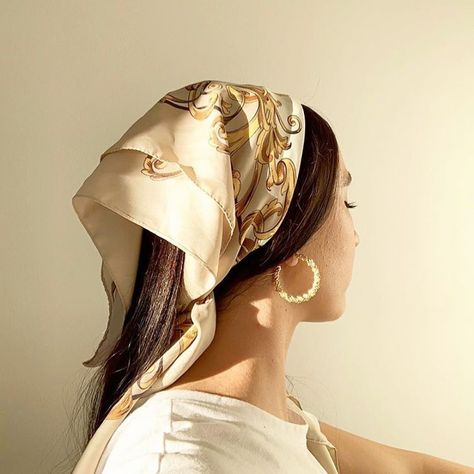 @badest.outfits on Instagram: “head scarf” Scarf Aesthetic, Aesthetic Outfits Vintage, Plus Size Fall Outfit, Silk Headscarf, Ways To Wear A Scarf, Head Scarf Styles, Peasant Style, Music Fashion, Scarf Hairstyles