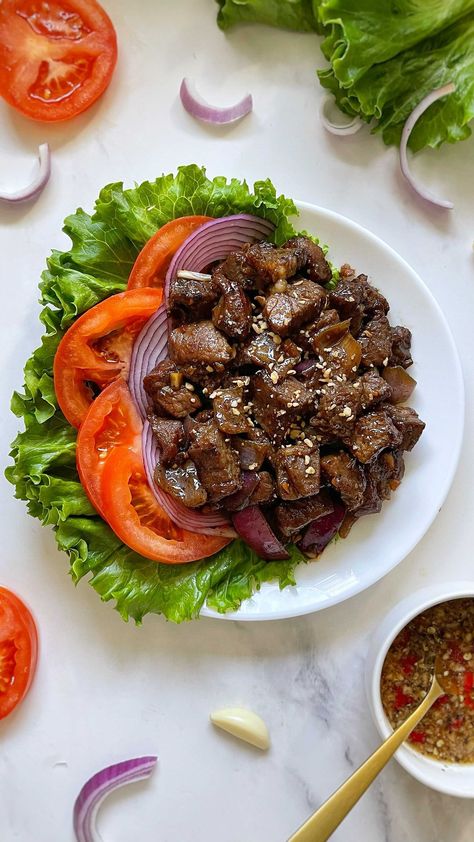 Loc Lac Beef Cambodian, Beef Loc Lac, Bo Luc Lac Recipe, Bo Luc Lac, Pepper Beef, Khmer Food, Laos Food, Family Food, Asian Food