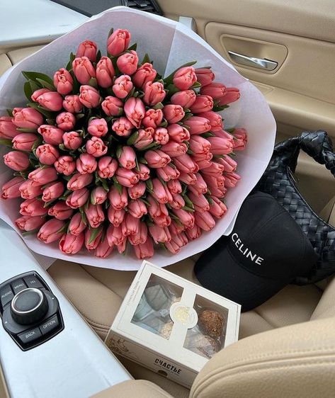 LLEMERCÍ SPACE. on Instagram: "via @iris_burbonov #llemerci" Big Bouquet, Tulips Bouquet, Honey Wedding, House Smell Good, Flowers Tulips, Fresh Flower Bouquets, Wink Wink, Tulip Bouquet, Flower Therapy