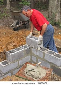 Cinder block corner. Going to combine this idea with the cinder block planter pin. Block House Plans, Cinder Block Planter, Cinder Block House, Concrete Block House, Building A Brick Wall, How To Lay Concrete, Concrete Block Walls, Block House, Outdoor Cabana