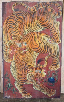 Tibetan door Tigre Y Dragon, Tiger Rugs, Embroidery Tiger, Bedroom Mural, Japanese Tiger, Tiger Rug, Tiger Painting, Red Tiger, Tibetan Art