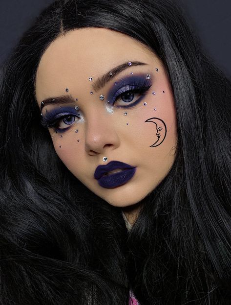 Celestial Witch Costume Makeup, Celestial Witch Makeup Halloween, Goth Queen Costume, Demon Woman Costume, Glitter Witch Makeup, Halloween Makeup For Witches, Assassin Makeup Female, Witch Halloween Costume Makeup, Wizard Makeup Female