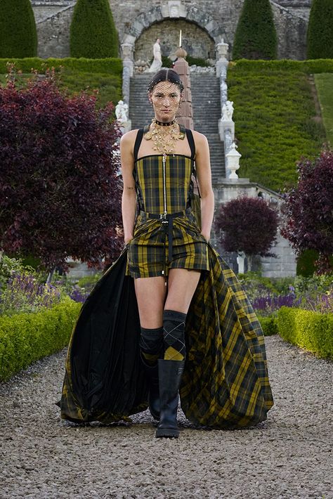 Dior Cruise 2025: A Journey Through Scotland Scottish Costume, Fashion 2025, 2025 Trends, Dior Cruise, Dior Fashion Show, Geri Halliwell, The Blonde Salad, Mary Stuart, Laetitia Casta