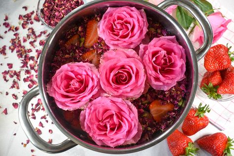 A fragrant stovetop potpourri made with dried rose petals, strawberries, cardamom pods, and fresh pink roses. This rose simmer pot provides a natural alternative to air fresheners, candles, and artificial sprays. Pot Potpourri, Rose Potpourri, Simmer Pot Recipes, Cardamom Pods, Simmer Pot, Dried Rose Petals, Stovetop Potpourri, Air Fresheners, Potpourri