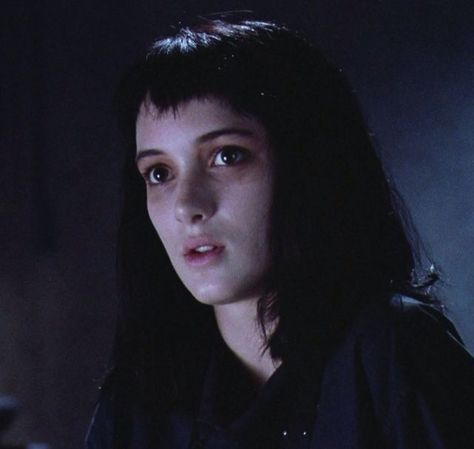 Winona Ryder. Tim Burton Personajes, Lydia Beetlejuice, Addams Family Values, 90s Grunge Hair, Winona Forever, Animes Emo, Beetlejuice Movie, Series Quotes, Short Grunge Hair